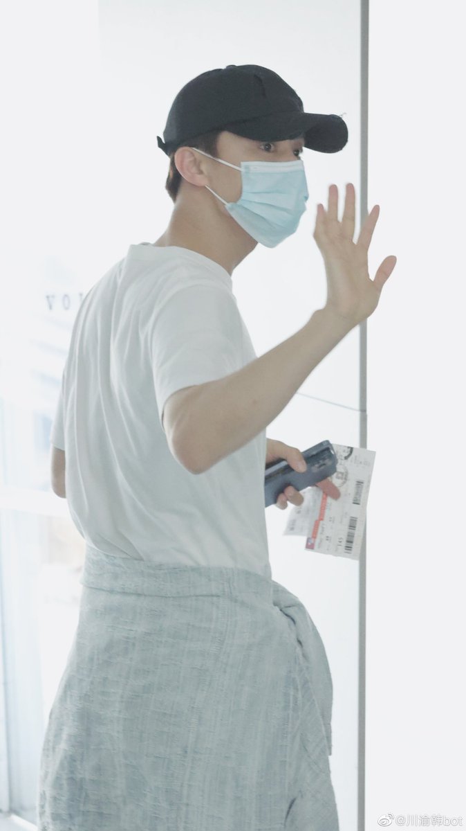pumai's tweet photo. คนป่วยของเจ๊ ขยันเดินทางอีกละ พักผ่อนมั่งเน้อ 😷🤒#หม่าเทียนอวี่ #Matianyu #RayMa #马天宇 https://t.co/k4rAI2uLZH
