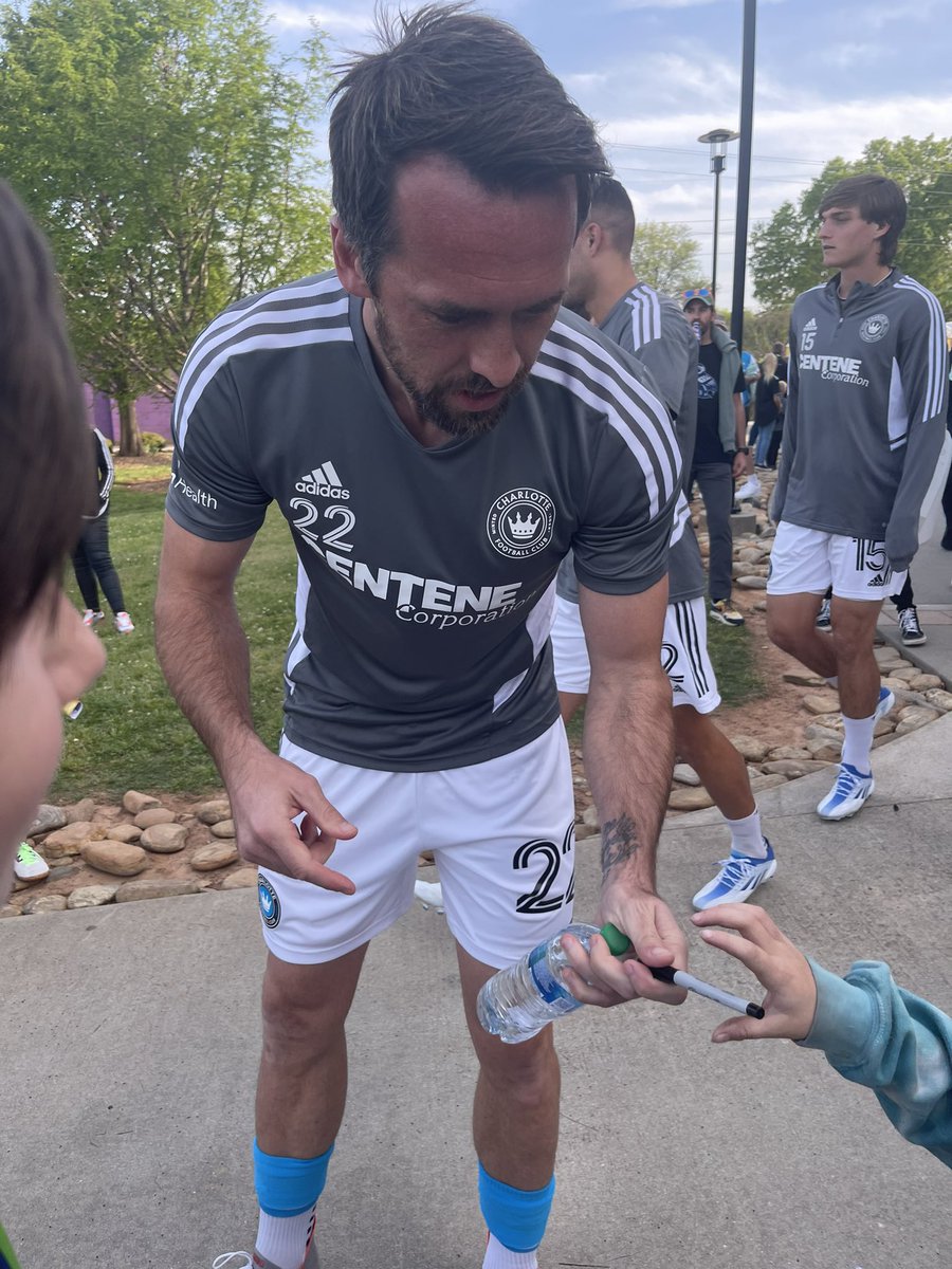 rjpack's tweet image. Thank you so much @FuchsOfficial for trying to sign both of my my boys @CharlotteFC towel last night.  Unfortunately, there was a #dadfail and I didn’t check the new maker prior to using it 🤦‍♂️.  Thank you so much stopping!  You are the first @MLS footballer they have ever met!