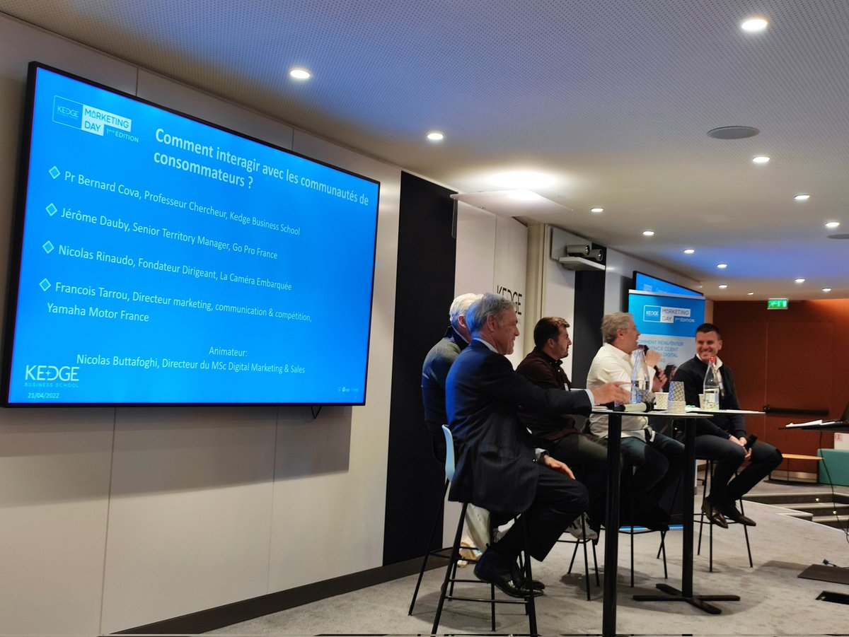 #kedgebs Marketing Day: 3eme table ronde animée par <a href="/NButtafoghi/">Nicolas Buttafoghi</a> , directeur MSc Digital Marketing &amp; Sales, avec Bernard Cova, prof chercheur, et 3 dirigeants d'entreprises 'à tribus' (Yamaha, GoPro, La Caméra Embarquée). Comment construire/animer des communautés de consommateurs