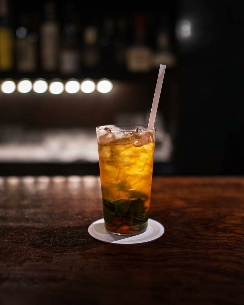 SudareCocktail's tweet photo. 🍸
📍Bar 石の華 / Tokyo, Japan.

◼︎Aperol Smash
✒︎Build

Aperolは
2019年の消費量が世界第6位という人気のお酒

AperolといえばAperol Spritzが有名ですが
こちらはいわゆるSmash Styleのカクテルです

#Bar石の華 https://t.co/jaz2eYczuP