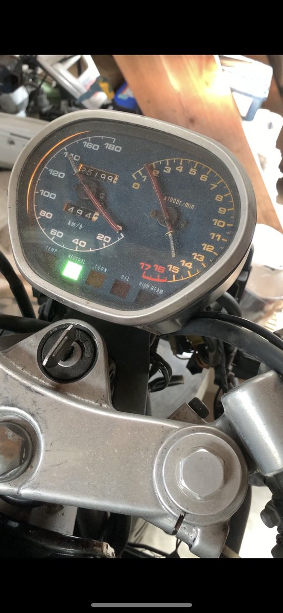 gsx250s カタナ　35万！
誰か買いませんか！
走行距離 25000キロ　実働です！！
たくさん回して欲しいです〜
#バイク売ります