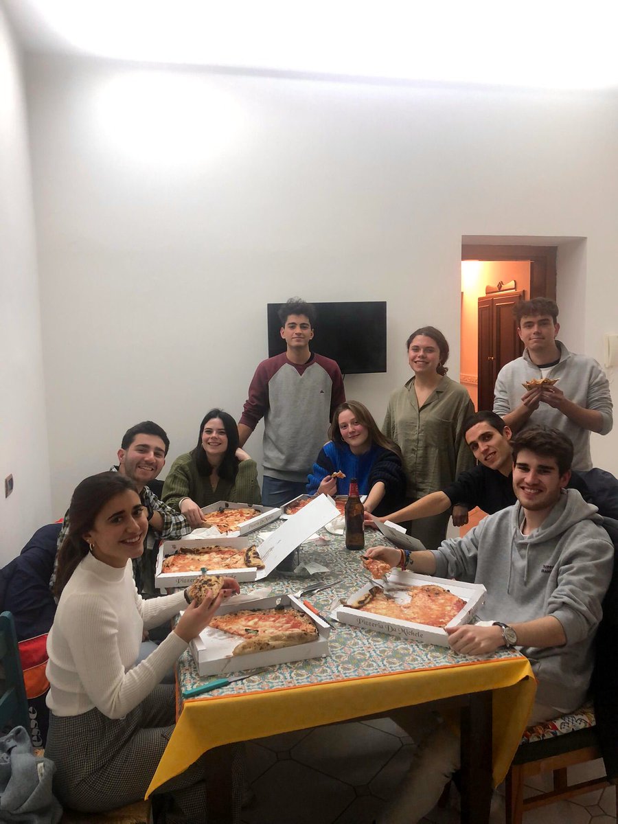 NÁPOLES 🌅🏰🦹🏽‍♂️