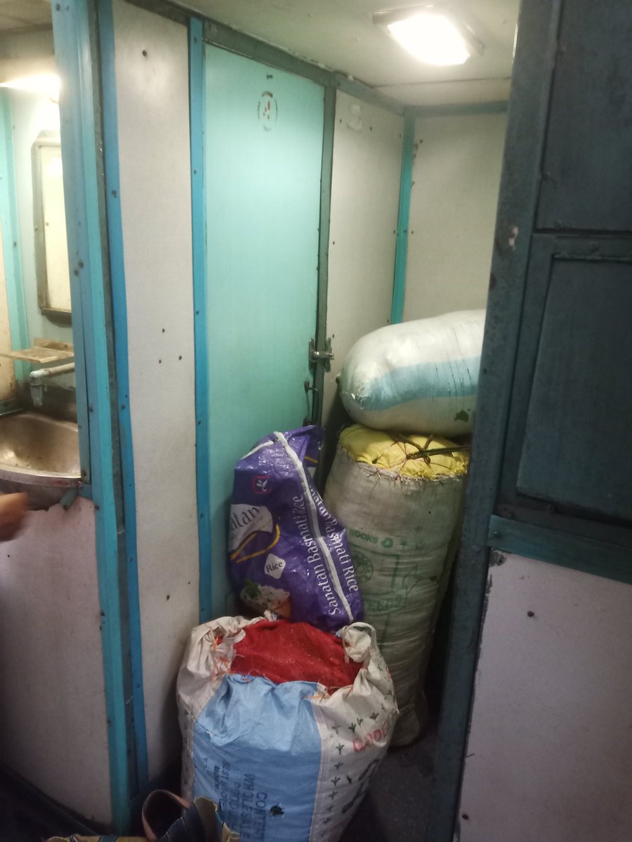 fazlekarimul's tweet photo. Train no 13148 Uttarbanga express  General 2S comrai bathroom er vitore eivabe jinispotro vorti bosta rakha achhe tate GRP der kono heldol nei. Jatrider khub asubidha hochhe. Rai departmen ke baparta dekhar anurodh roilo.
 Thank you https://t.co/E7YLW4YctN https://t.co/VljioriutJ