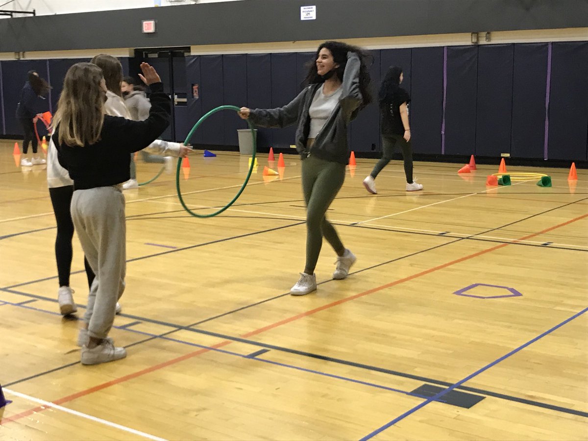 Cooperation and team work is the name of the game in ⁦<a href="/GinaGomesPE/">Gina Gomes</a>⁩ PE class this morning!