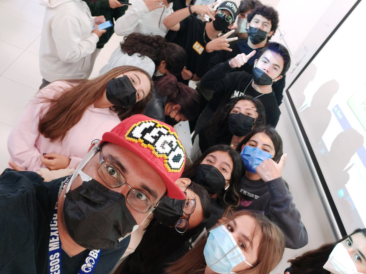 TecHenryCEM's tweet image. Matin #Lego dans la classe de #français des histoires au #PasséComposé