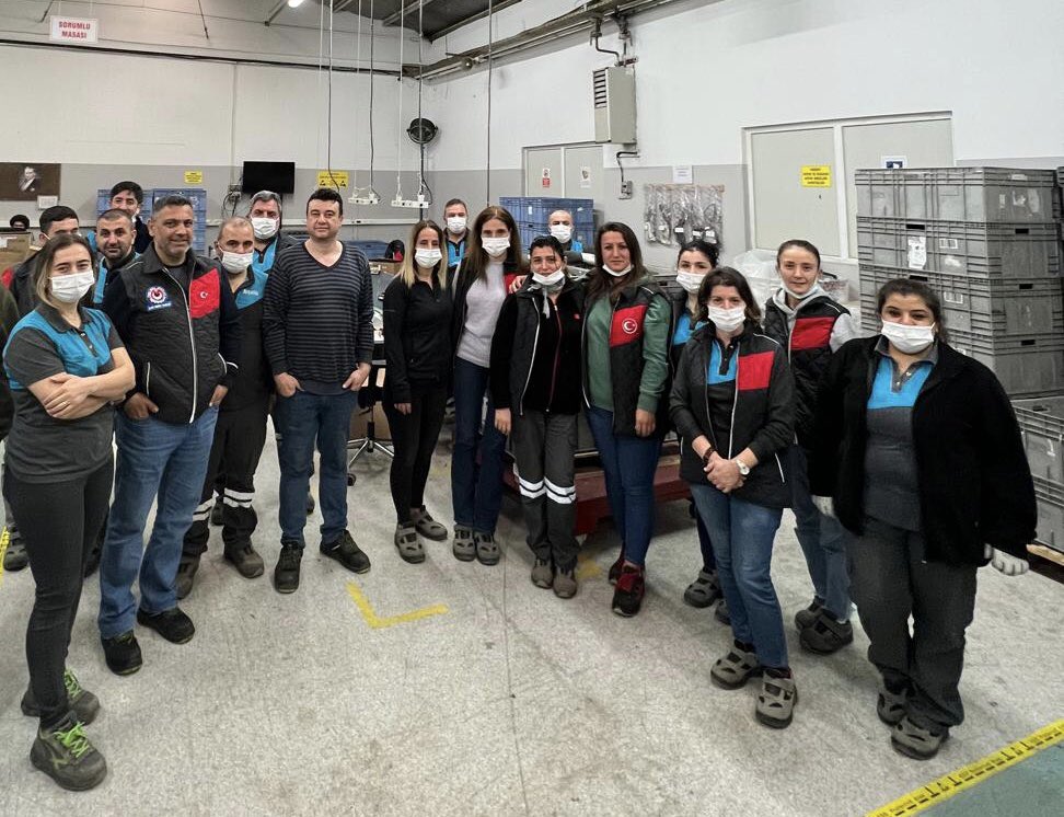 AktasZehragul's tweet photo. Türk Metal Sendikasi İstanbul Anadolu yakası şubesi Arçelik ÇMİ 08/16 vardiyasında çalışma arkadaşlarımızı tezgahları başında ve mola saatlerinde ziyaret ederek güncel konular hakkında sohbet ettik.
#TürkMetalSendikasi
#PevrulKAVLAK
#HalilERDAL
#SerkanGÜL https://t.co/bqp7ugkd4t