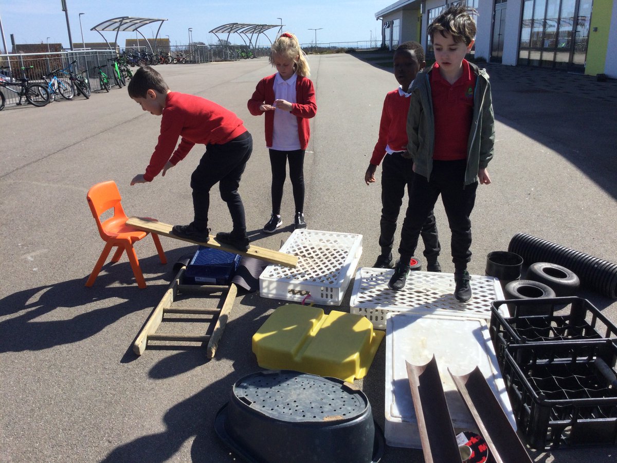 SchoolHillside1's tweet photo. P2LW had fun today at loose parts - everybody was very creative, had great ideas and used excellent problem skills. #P2LWHILLSIDE https://t.co/b1FF1M4xhG