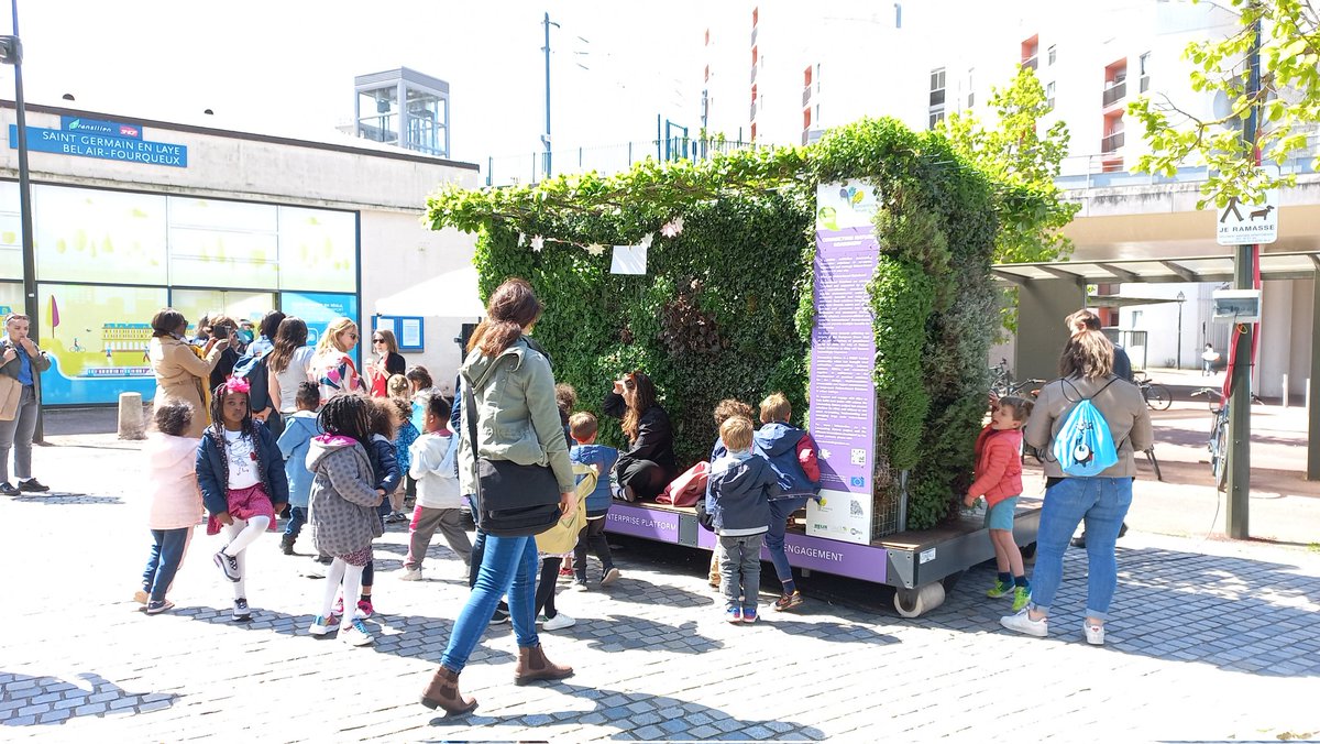 Future generations joining the MGLR on our first day of <a href="/ConnectingNBS/">Connecting Nature</a> #Roadshow2022 in St Germain en Laye. Having a great time around NBS with <a href="/EM_Path_Ways/">EM|Path</a>, @helixpflanzen, <a href="/SeaGoingGreen/">SeaGoingGreen</a> and <a href="/horizonnua/">Horizon Nua</a> !