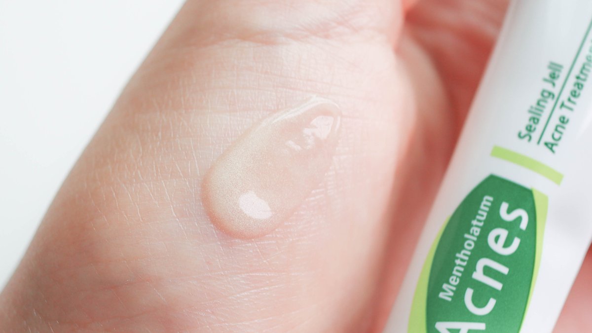 zeantoeiza's tweet photo. ด่วนที่สุด! เจลแต้มสิว Mentholatum Acnes น้องพยาบาลคนดัง ตอนนี้มีโปรซื้อ 1แถม1 อยู่ที่เซเว่น แนะนำให้ซื้อติดบ้านไว้เลย เราใช้แล้วสิวยุบดีมากกก ยิ่งสายกดสิวเองแล้วผิวอักเสบคือต้องมีอะ 55555 โปรดี ราคาน่ารัก ต้องตุน👍 https://t.co/VmdvVZk6QA
