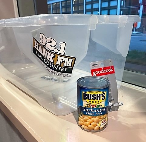 921HankFM's tweet photo. Did you know there is actually a #NationalChickPeaDay and it's today! So guess what's going in the tank of transparency..... #willitfloat straight up at 8, join KB @KenBucknerShow & @MarleeMcCormick for the Facebook Live or Listen Live - https://t.co/X6ozqWVcHH https://t.co/O5qxxxkzw0