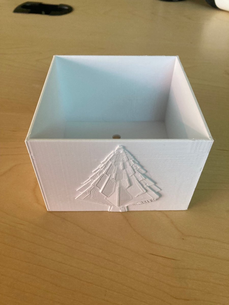 SeamlessEdTech's tweet photo. This one has symmetrical drainage holes in the bottom, providing yet another variable to test.  Oh and there's a tree on it! #edtech #edutwitter https://t.co/3FfTKYHniE