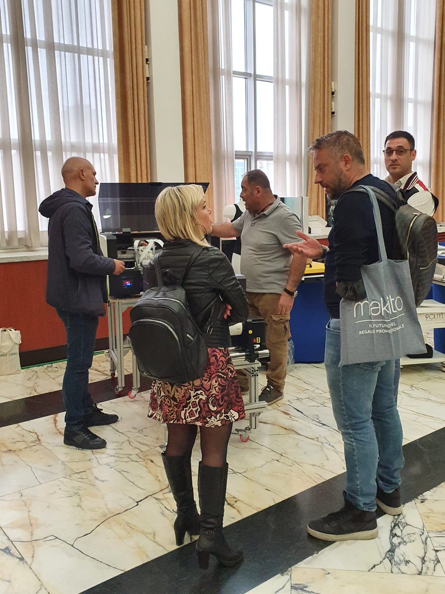 PromoShowMilano's tweet photo. Il #PromoRoadShow è sbarcato a #Napoli per la 1^volta.
Ci trovi fino alle h 17 alla Stazione Marittima. Non mancare!

#Anda #Basic #EmbroideryService #FalkRoss #MakitoItalia #Malfini #PaulStricker #Perletti #PromozionaleItaliana #Figea #RaxyLine #Silicon #Sipec https://t.co/auv8QnYE9N