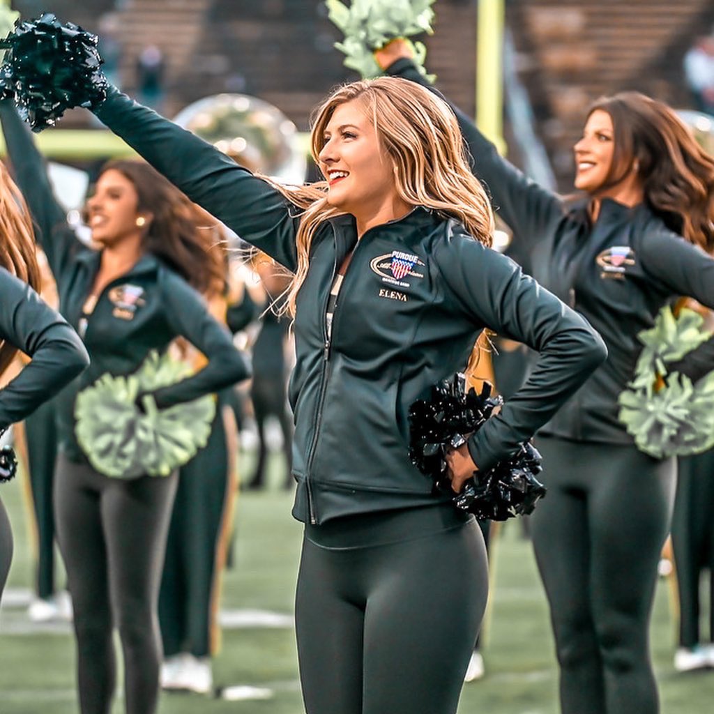 Happiest of birthdays to sophomore Elena! We hope you have an incredible day celebrating and we can’t wait to see you at practice💛