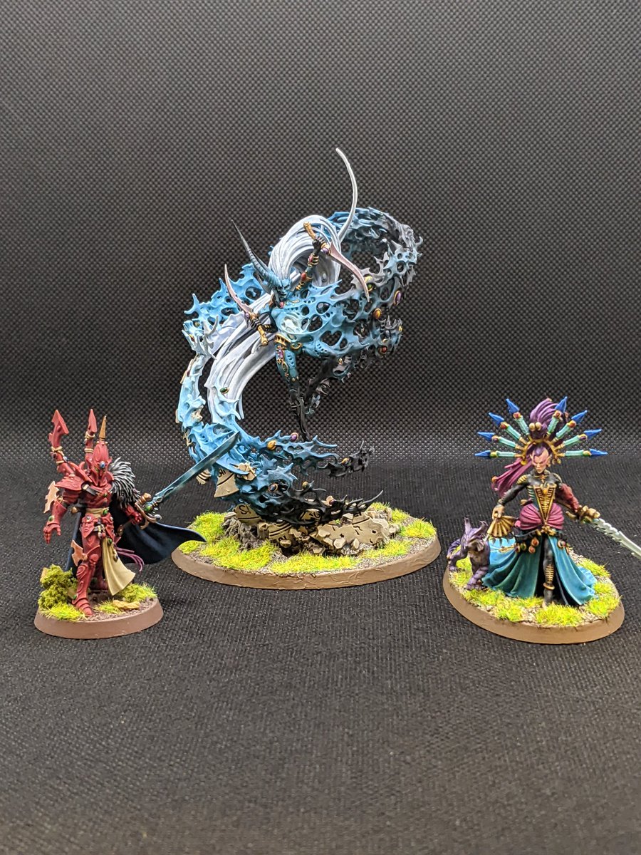 Chaosform1's tweet photo. The Yncarne is finished! Along with the whole Triumvirate, it's a project that has long sat on the shelf and I'm so happy they're complete. #WarhammerCommunity #warhamfam #warhammer40k #Projectpotential #minipainting #art #miniaturepainting https://t.co/RqhkEUJbDj