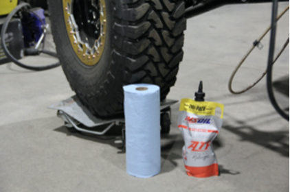 ScottHomeAuto's tweet image. Get prepared to change your transmission fluid during #NationalCarCareMonth with Scott® Shop Towels🚘