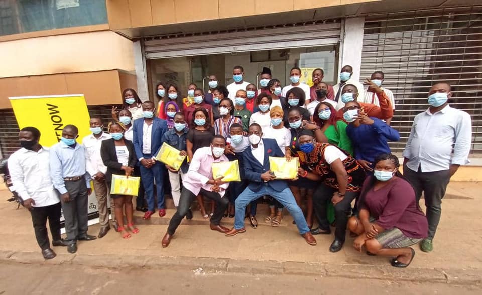DefyhatenowWCA's tweet photo. Si vous reconnaissez une personne sur ces photos, mettez son nom en commentaire 👇 et dites-lui de se préparer pour une nouvelle bataille contre les discours de haine📲

La #Paix appelle ses enfants !

#FieldGuideCameroon #Act4Peace #HateFreeCameroun #HateSpeechMitigation https://t.co/FcP7vbsPD3