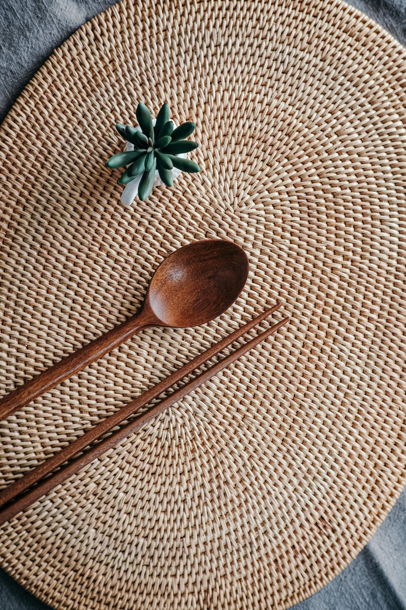 Dine Fun Fact of the Week: The number of muscles and joints engaged in the fingers, wrist, arm, and shoulders during chopstick use: 

80.
 
#chopsticks #sushi #food #foodporn #foodie #noodles #asianfood #instafood #foodphotography