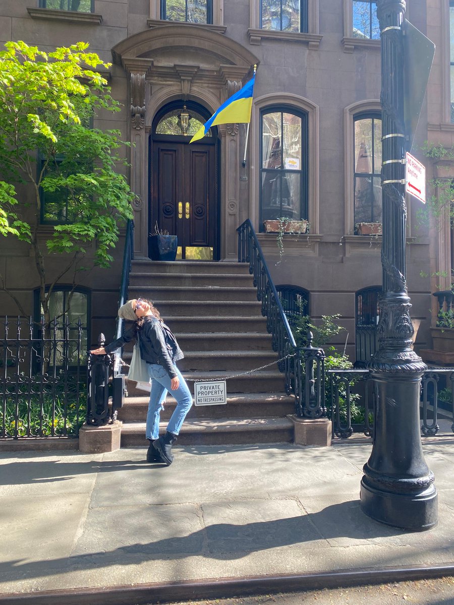 guerramezzo's tweet photo. A great afternoon in the village with my pal @sassygayfriend before rehearsing with the FAB musicians of @citylyricopera for the gala on Friday night. New York in spring!!! 

#andjustlikethat , it’s me in front of Carrie Bradshaw’s apt, because I am 100% that person. https://t.co/S4csOVImf9