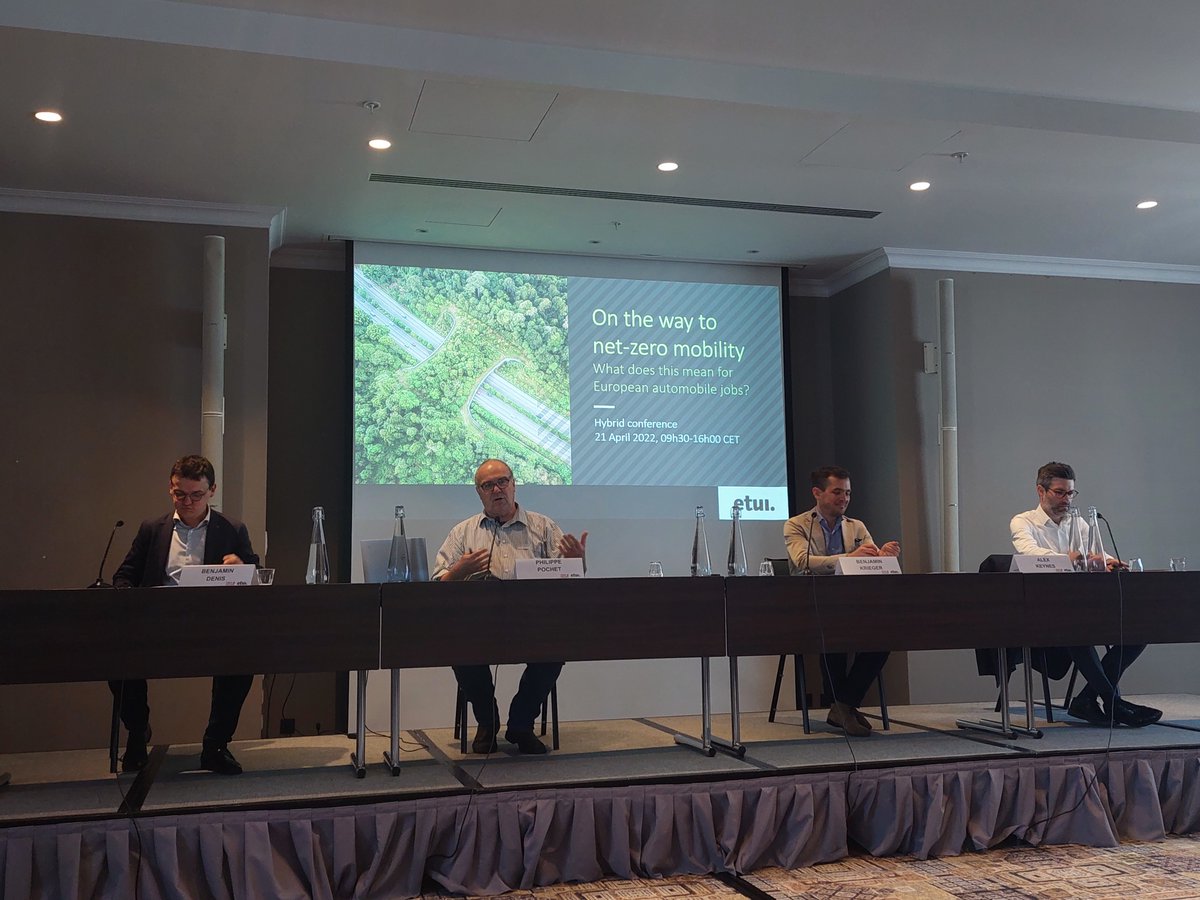 ETUI_org's tweet photo. We're finishing off with a policy roundtable - is there a consensus about the key challenges facing the @automobile industry in the mobility transition? @philippepochet
#NetZeroMobility
β‘οΈ https://t.co/9ZeTZX66xf https://t.co/YxqscDwGnp