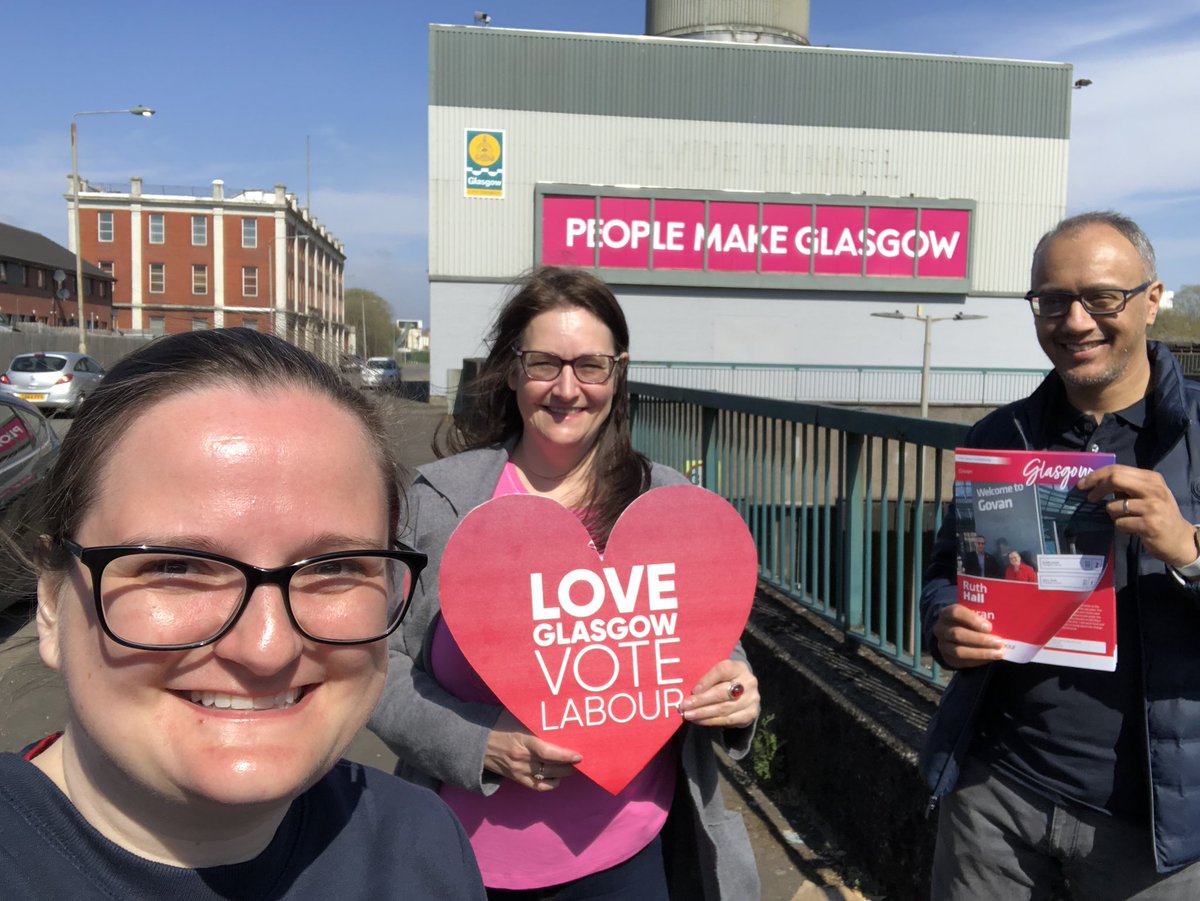 ruthhall1's tweet photo. Another beautiful morning session in Govan today on #labourdoorstep with @suzanwking and @imran_alam78 
#LoveGlasgowVoteLabour 🌹 https://t.co/h7hZNAXzTb