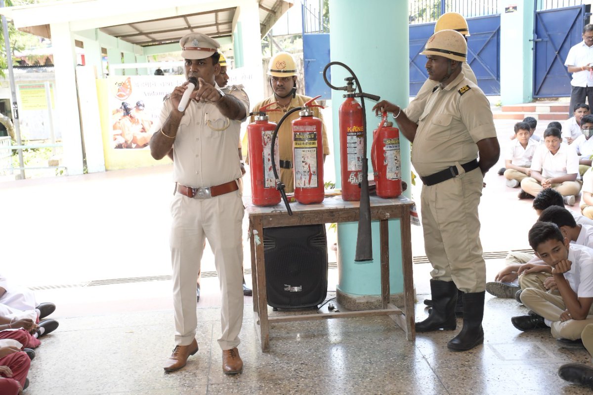 FireService_ANP's tweet photo. #FireServiceWeek2022 | #MockDrill &amp; #FireSafety awareness program was conducted at GSSS Model &amp; Doordharshan Kendra by #FSAberdeen &amp; #FSChatham, 350 students &amp; teachers were sensitized.
#AzadiKaAmritMahotsav
@MediaRN_ANI @DGPANIslands @Andaman_Admin https://t.co/bZqJVf6vjZ