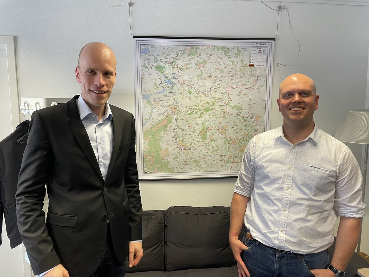 Leuk! Vanmiddag @Rik_Besseler <a href="/VVDOldenzaal/">Oldenzaalse VVD</a> uit mijn eigen provincie op bezoek! 🙂