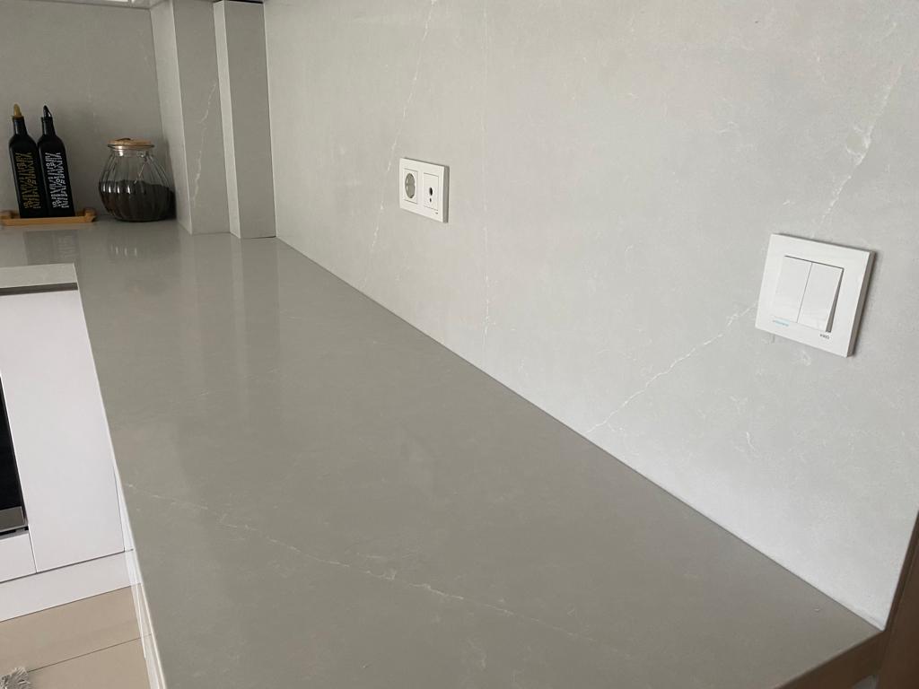 #kuvarstezgah #quartztezgah #kuvars #quartz #kuvarsmutfaktezgahı #kuvarstezgahfiyatları  #mutfaktezgahı #banyotezgahı  #kuvarsyuzeyler #quartzsurfaces #countertopideas  #countertop #Çimstone  #ÇimstoneTezgah  #Mutfak  #kitchen #kitchendesing  #dekorasyon  #mutfaktezgahfiyatı