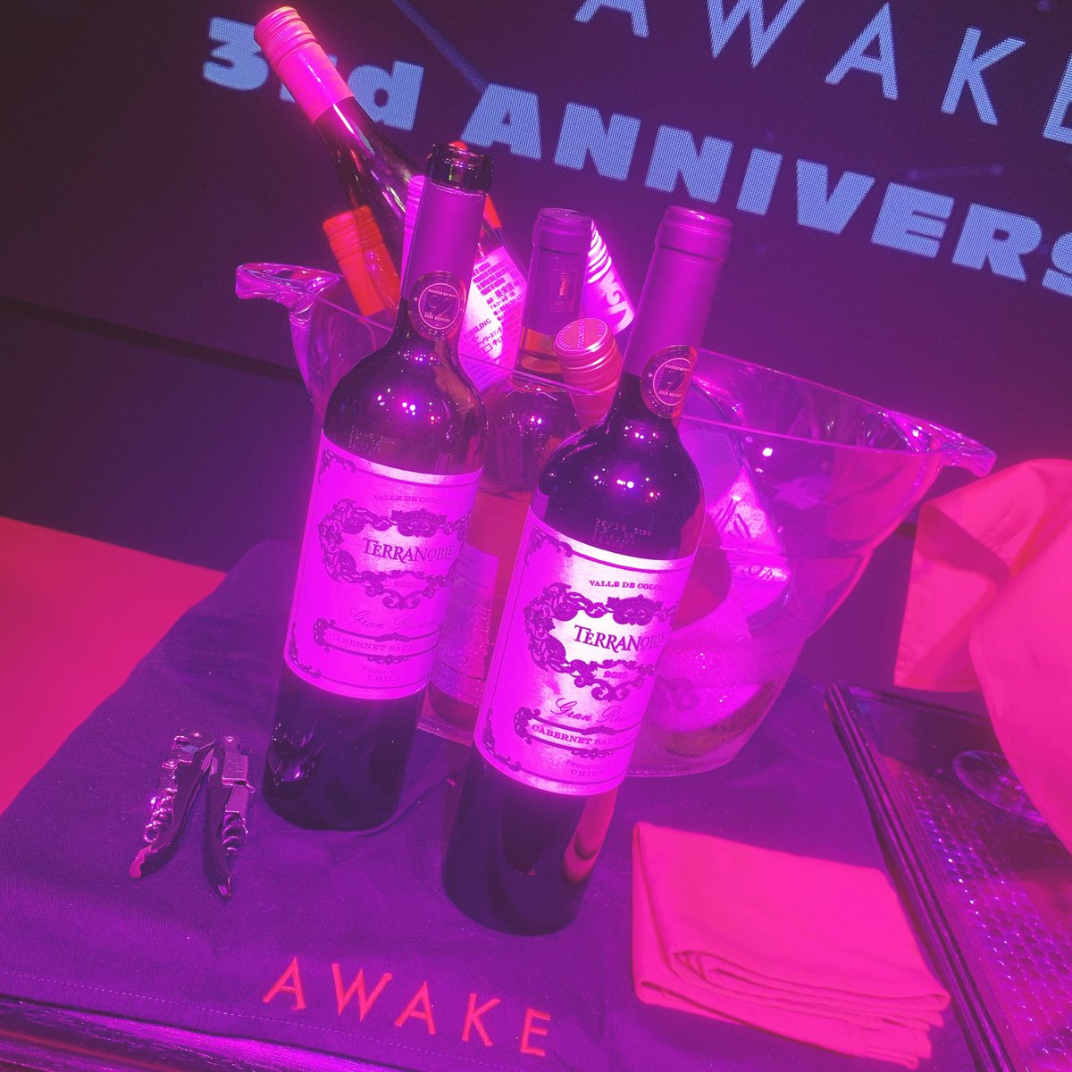 smappanaru's tweet photo. うちの文化って？
とか考えた時に
月一やってるwine dayはお客様🍷飲み放題やねんけど
そもそも🍷って？って言われたら
葡萄酒やし
何飲めんの？って言われたら
今日は赤白ロゼ用意してるし
個人的お気に入りは？
って聞かれたらチリのカヴェルネ https://t.co/wJqAnx74eQ