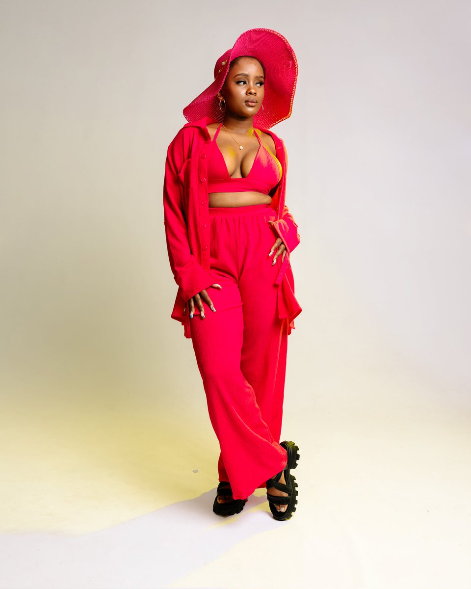 _thandomaseko_'s tweet image. I&apos;m a Swati🇸🇿 brand owner &amp;amp; tailor. This is some of the clothing I&apos;ve been working on for my 1st apparel collection.  instagram.com/justshopnaked?…