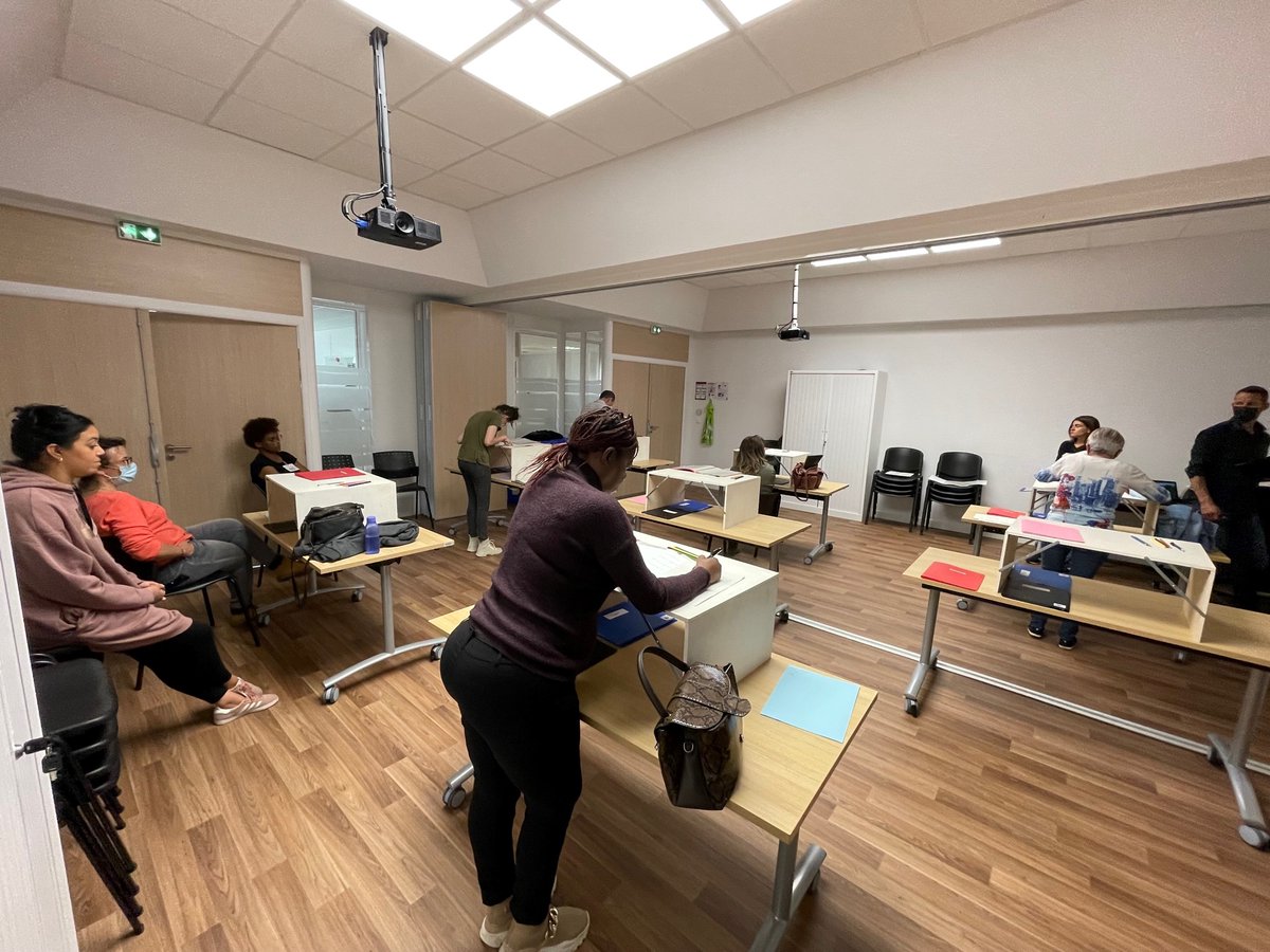📢 #Recrutements Magasin <a href="/Action/">ActionButton</a> #MRS  
@poleemploi_13  #Châteaurenard &amp; #Istres séance d'exercices pour des #recrutements "sur mesure" en vente  @poleemploi_paca   #TousMobilisés 
<a href="/LMercier2b/">Laurent Mercier</a>   <a href="/PerezCoste/">Sonia Coste-Perez</a>  @CharleneDck 
✅ vu.fr/napp