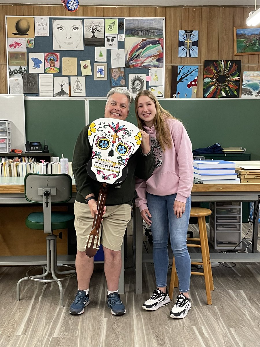 PCScrusaders's tweet image. Senior Leslie Huffman created this beautiful masterpiece for Señor Lewis. She enjoys painting canvases and objects and took on this challenging project. Bien Hecho, Leslie!