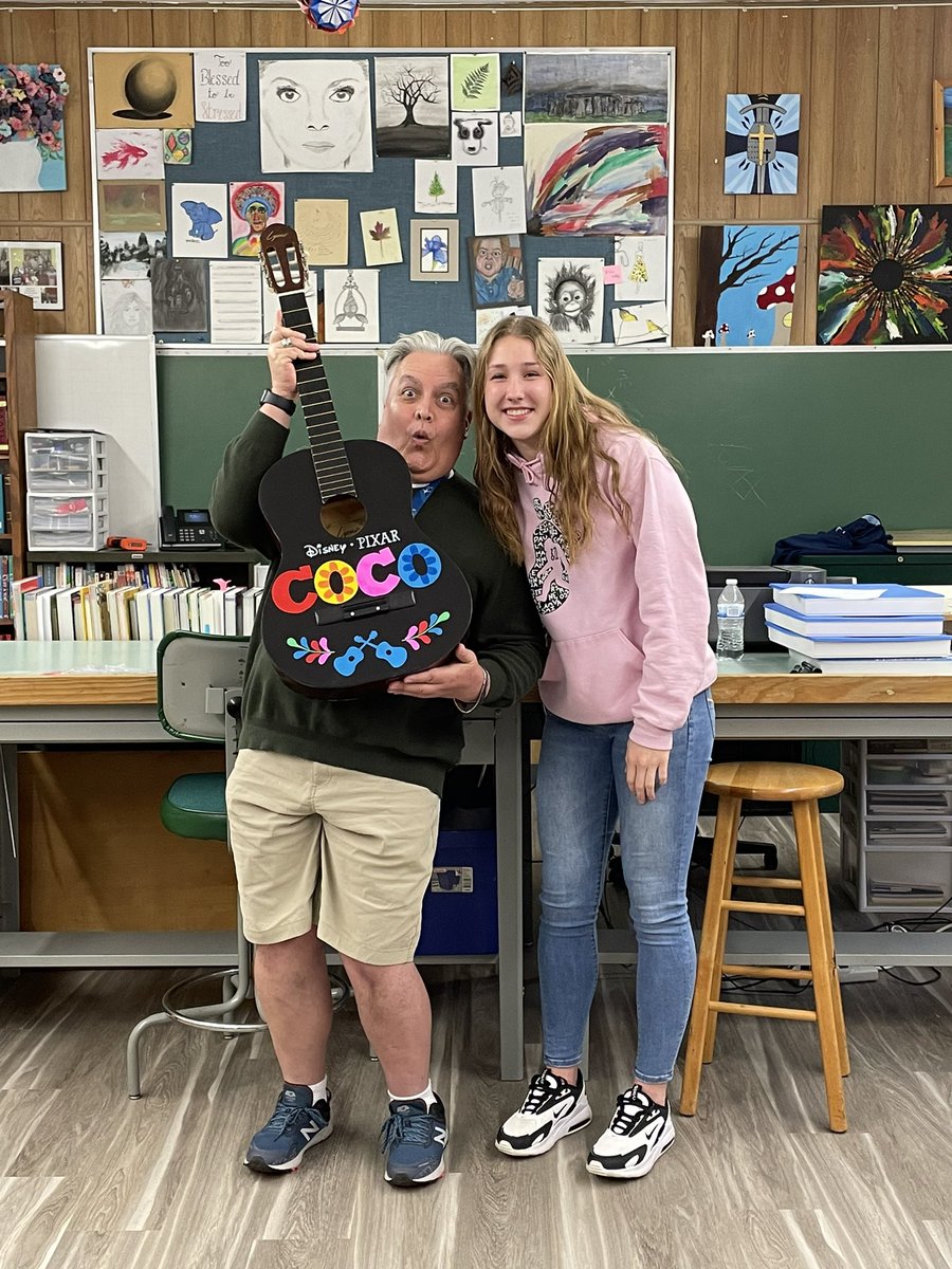 PCScrusaders's tweet image. Senior Leslie Huffman created this beautiful masterpiece for Señor Lewis. She enjoys painting canvases and objects and took on this challenging project. Bien Hecho, Leslie!