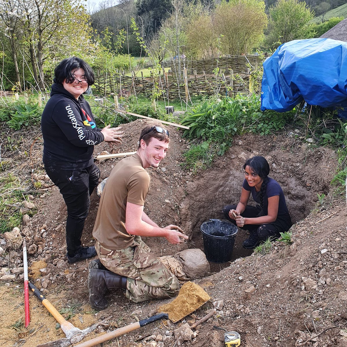 UCLarchaeology's tweet photo. Our first build at Buster, Alice Dowsett overseeing the creation of a Romano-British kiln @ucl #archaeotech22
📷 credit @MatthewPope https://t.co/XehAmyE8UG