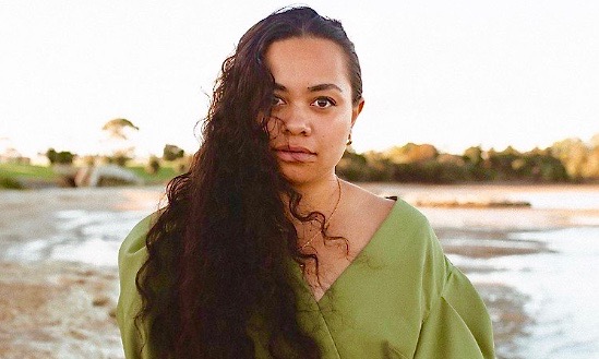WATCHFRESH.EMERGINGTALENT: Auckland, New Zealand-based Tongan Singer, EMILY MULI entices in the lyric visual for her latest single, "BREAK". bit.ly/3xJMNmD <a href="/emilymuli/">Emily Muli</a> #SOULTALK #LONDON