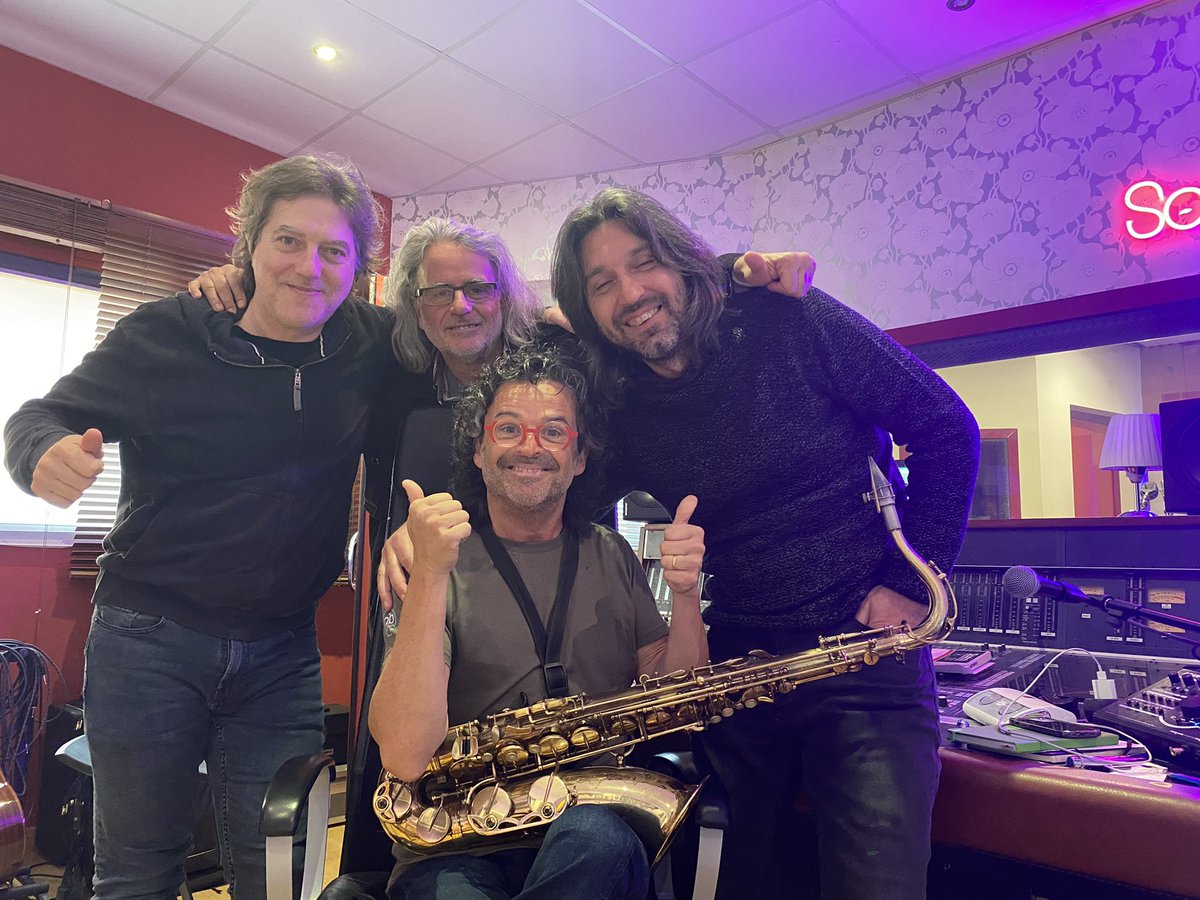 peppoblet's tweet photo. Recording day 💿 #soundclubstudio
#saxsection #saxsolo #tenorsax #altosax #baritonesax https://t.co/K2D3keFaKt