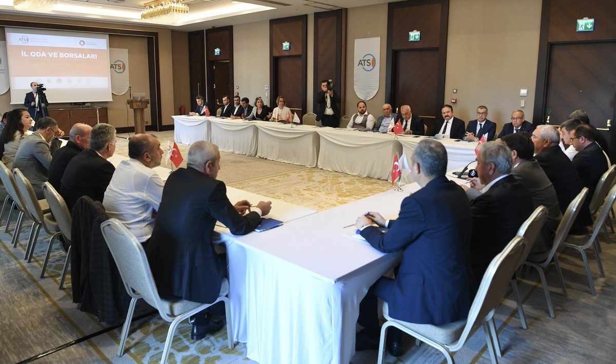 İl Oda ve Borsa Yönetim Kurullarımızla Ortak Akıl Toplantısı’nda bir aradayız. 
#Antalya ekonomisinin gelecek vizyonu doğrultusunda çalışılacak konuları değerlendiriyoruz.
#BirliktenGüçlüTicarete 
<a href="/RHisarciklioglu/">Rifat Hisarcıklıoğlu</a> <a href="/TOBBiletisim/">TOBB</a>