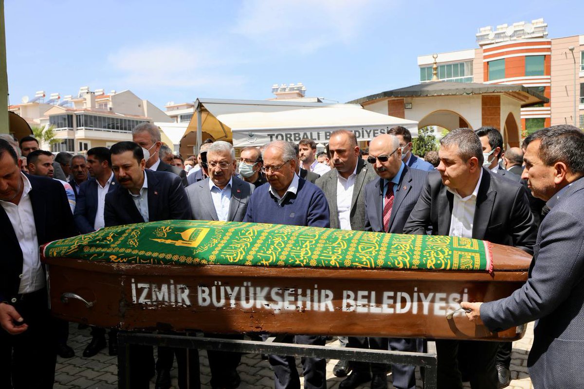 MAtillaKaya's tweet photo. 94 senelik çınar anneannemiz Nevire Önder’i Rahmet-i Rahman'a uğurladık. Rabbim rahmet eylesin, mekanı cennet olsun. 

Cenazemize bizzat katılan, telefonla acımızı paylaşan tüm dostlarımıza minnettarız, eksik olmasınlar. https://t.co/ZFMla7bVy8