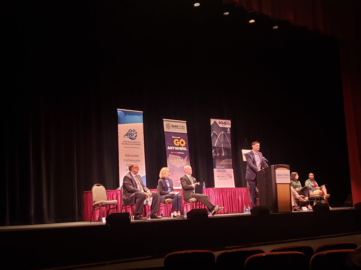 "Frame your ideas for tomorrow." Great snippet &amp; summation of the <a href="/QCBJournal/">QuadCitiesBusiness</a> 90 Ideas in 90 Minutes from <a href="/qcairport/">Quad Cities International Airport</a> Executive Director, Ben. #qcbj90 #visitquadcities