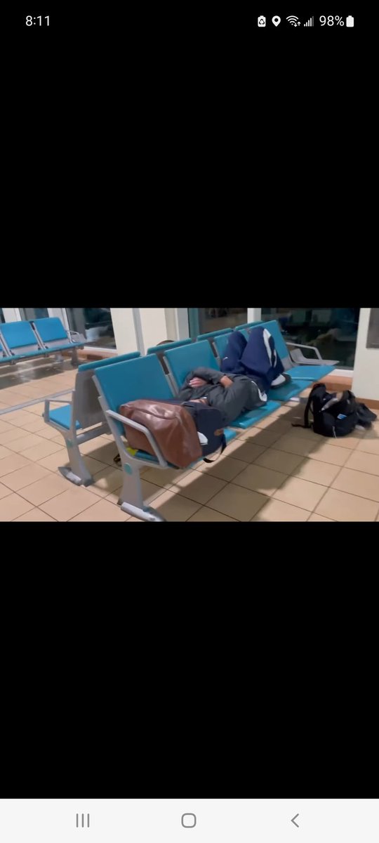 Michael57053756's tweet photo. @AmericanAir @CLTAirport @MontegoBayAir 
AMERICAN AIRLINES FILGHT AA860  4/15/2022 
WHAT HAPPENED!
#neverAAgain https://t.co/51oANPzlVU
