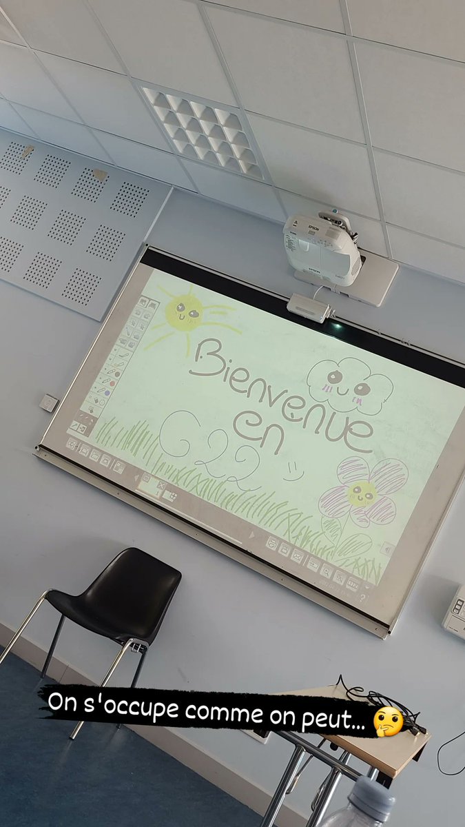 Faudiaaa's tweet photo. Mes cours de la semaine... 🤔 https://t.co/oub0zAHahu