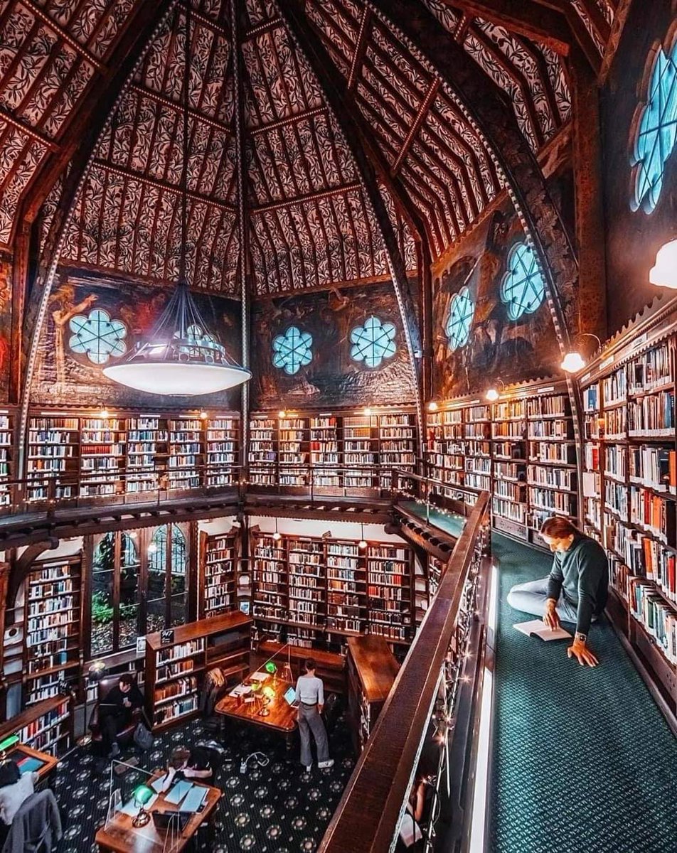 Oxford Union Library; 19th century, Frewin Ct, Oxford, England. Built in 1857 and originally Society’s debating chamber, Oxford Union Library is one of most beautiful libraries in the world and a striking example of Victorian architecture.

#archaeohistories