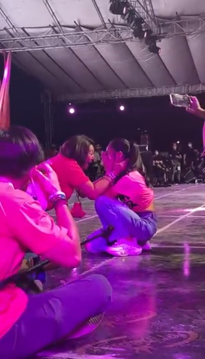 bloomviewpoint's tweet photo. aww @prinsesachinita why ur doing this to me 😭 I'm literally crying right now and I think deserve ko since I'm one of those people na di ka kinilala noon kaya sorry talaga but after seeing this grabe you gain my respect and love nakaka soft salamat kimmy 🌸

#CEBOOM
#CebuIsPink https://t.co/iQctbFH58g