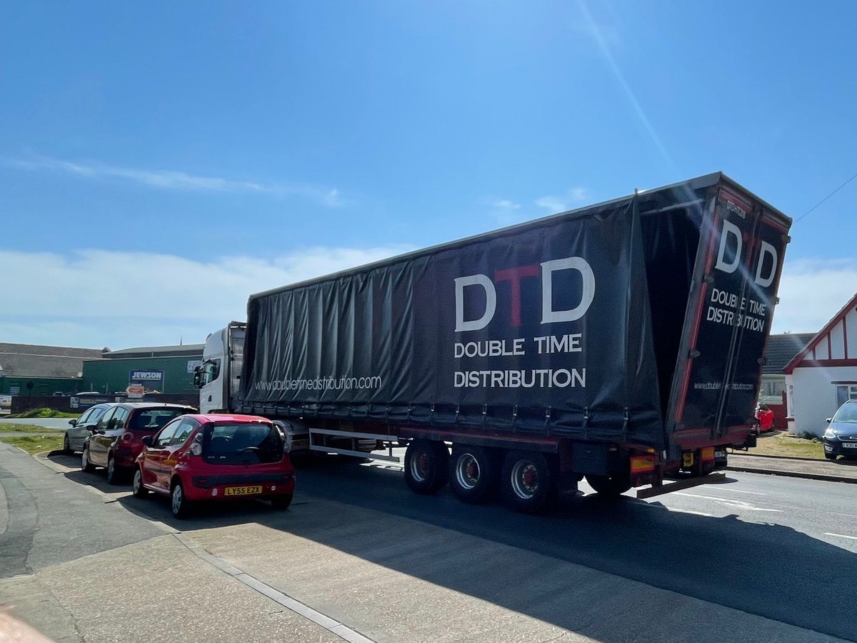 iwightradio's tweet photo. UPDATE: The road is now clear. @SW_Help are inspecting damage to the bridge. #iwnews #Sandown #firstreported #firstpictures #IsleofWight

More here: https://t.co/xA4Wru0uXF https://t.co/CIHEVyl0Be