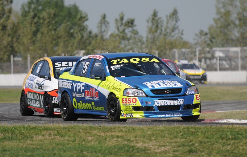<a href="/prensatn/">TN</a> en <a href="/AutCabalen/">Autodromo Cabalén</a>
46 inscriptos en clase 3
Si van todos, hay que retroceder hasta el 4 de marzo de 2012 para encontrar una cantidad similar.
Aquel día, en La Plata, fue recargado Moriatis por toque a Trebbiani y ganó <a href="/SebaGomezTeam/">Seba Gómez</a>
Fue la primera transmisión en <a href="/TV_Publica/">TVP</a>