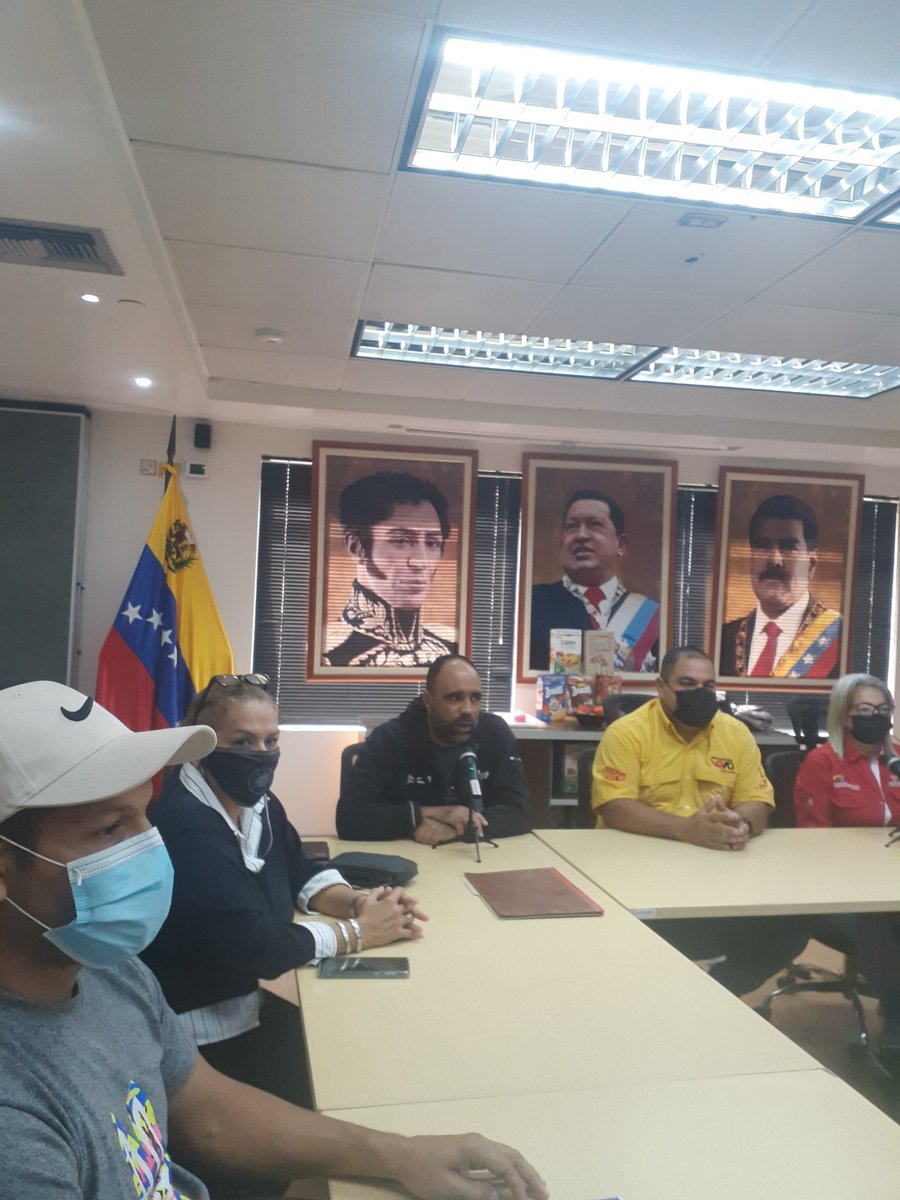 CeetMaracay's tweet photo. #21Abr
📢#AsiLoDijo
En @Alimenkelloggve
el Gte Gral @MTorresValbuena durante el Taller de #Acreditación dijo "Estamos haciendo revolución, cambiando lo que tenga que ser cambiado, gracias a la clase obrera el país no se detiene"
#VenezuelaPróspera
@NicolasMaduro
@UNELMLK_Oficial https://t.co/EaVQMmVb6C