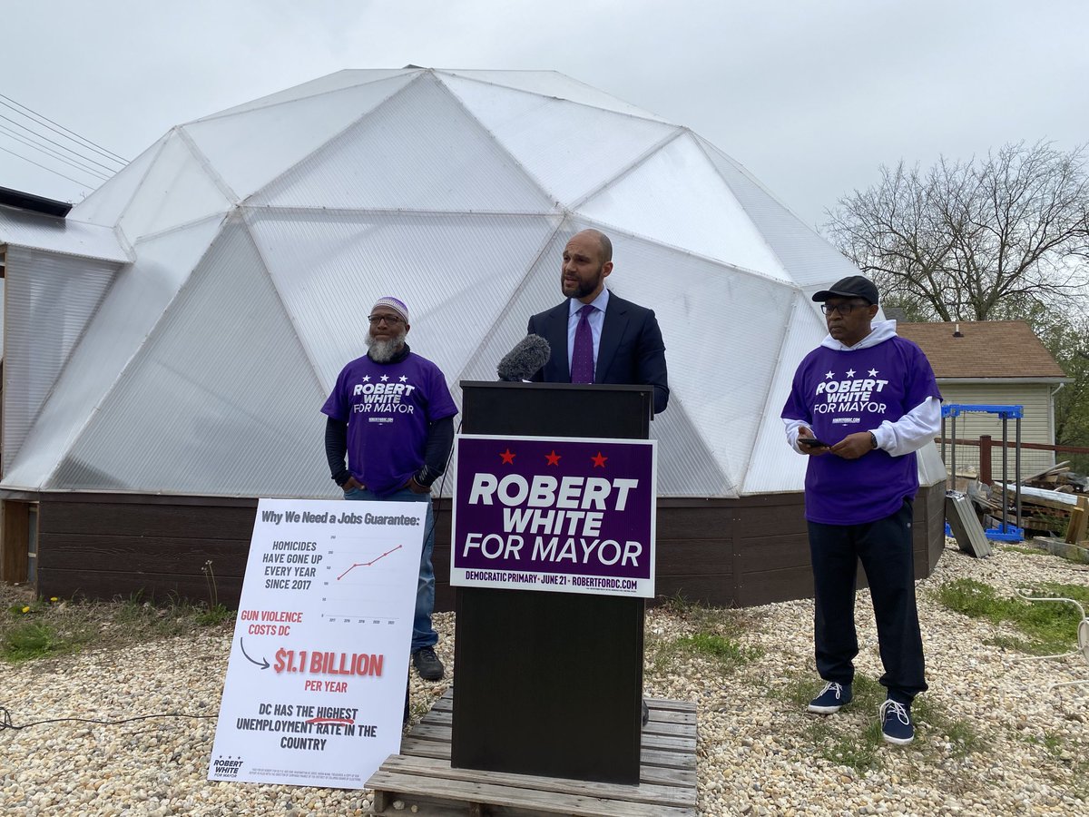 maustermuhle's tweet photo. .⁦@RobertWhite_DC⁩ is at a garden on Dix Street NE to unveil a plan to address public safety through a “jobs guarantee program.” Essentially, “every single person who wants a job will be offered one.” Many of the jobs will be focused on addressing climate change. https://t.co/r3tkMDgbCk