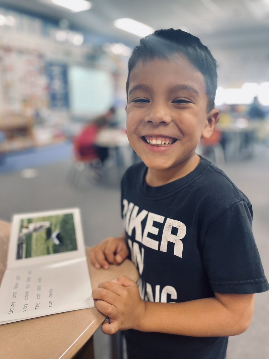 MissKentLZ95's tweet photo. What a proud little learner! #d95learns #joyfuljourney https://t.co/LbBOcpWELq