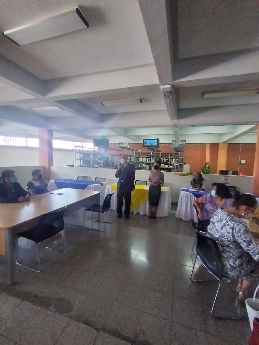DFCM20182024's tweet photo. Hemos sostenido acercamientos con autoridades de la Facultad de Química y Farmacia para realizar alianzas estratégicas entre ambas facultades, dado que manejamos temas comunes, especialmente en el área de toxicología y vigilancia de medicamentos. https://t.co/bCOJCDiwDy