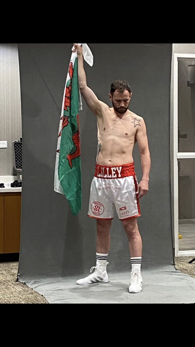 jameslilley1411's tweet photo. Signing off until after the fight …thank you for the support I hope to do you all proud https://t.co/hwoB5S5Szv