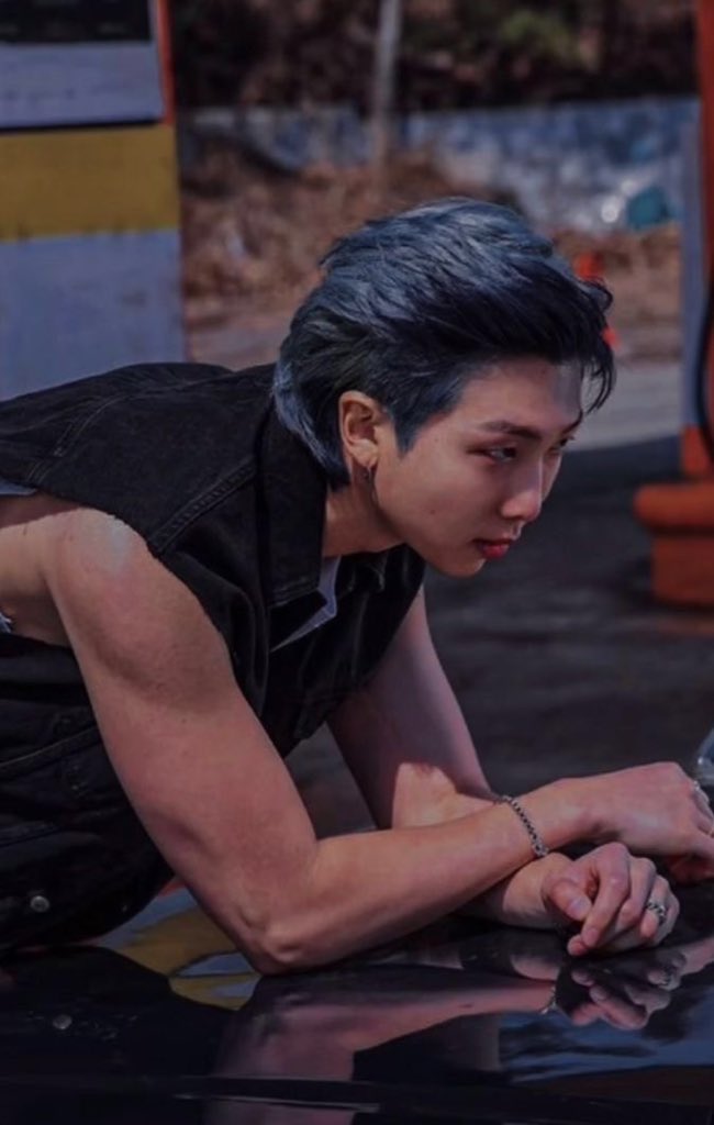 EB0YRM's tweet photo. we need to talk about this namjoon https://t.co/AVIsbEpR3Y